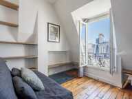 PARIS 10e - 2 pièces de 17 m² en dernier étage — photo 2