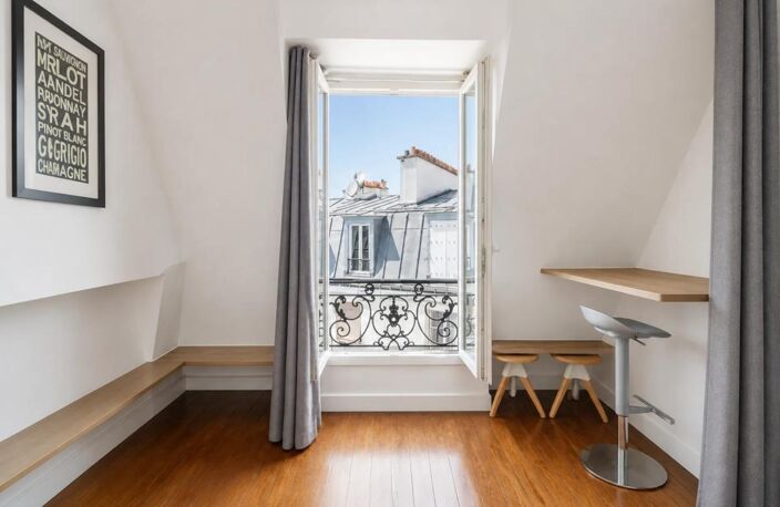 PARIS 10e - 2 pièces de 17 m² en dernier étage — photo 4