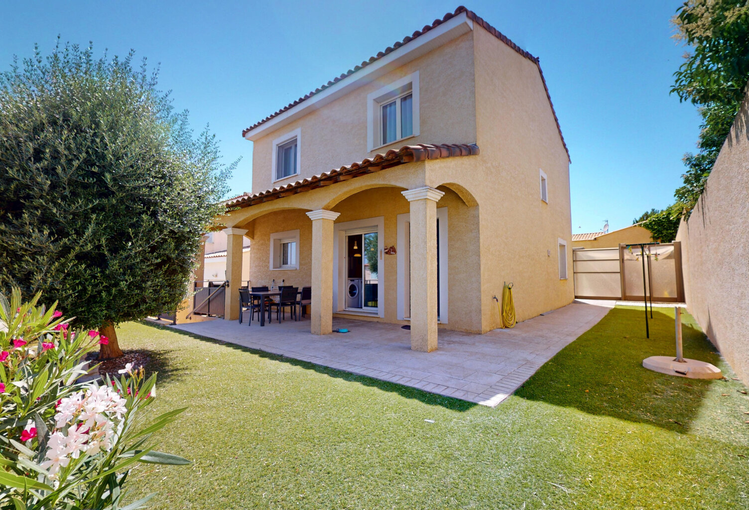 NARBONNE   Villa 4 chambres, piscine, garage, panneaux photo — photo 1