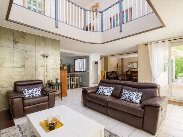 77150 - LESIGNY - MAISON FAMILIALE 8 PIECES - PISCINE - 265 m² — photo du bien