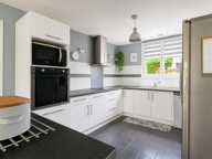 77150 - LESIGNY - MAISON FAMILIALE 8 PIECES - PISCINE - 265 m² — photo 4