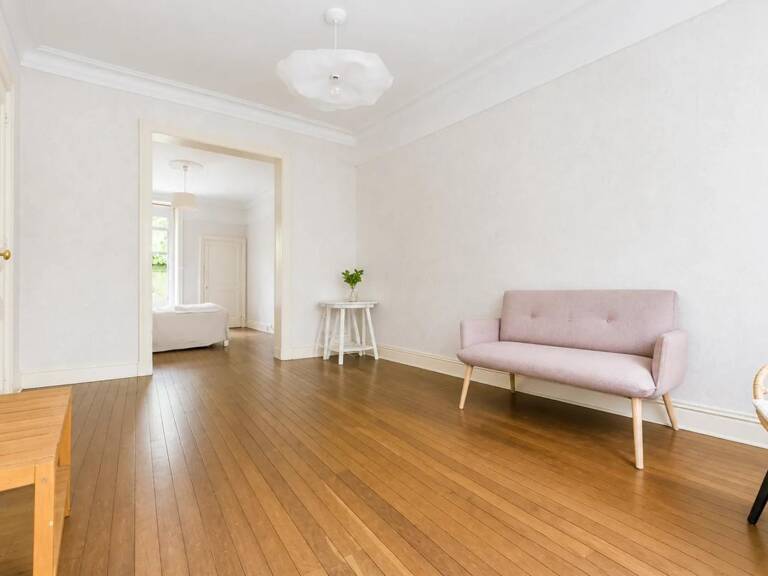 Appartement 2 pièces de 49 m² à Nantes quartier Talensac avec cour arborée — photo 1