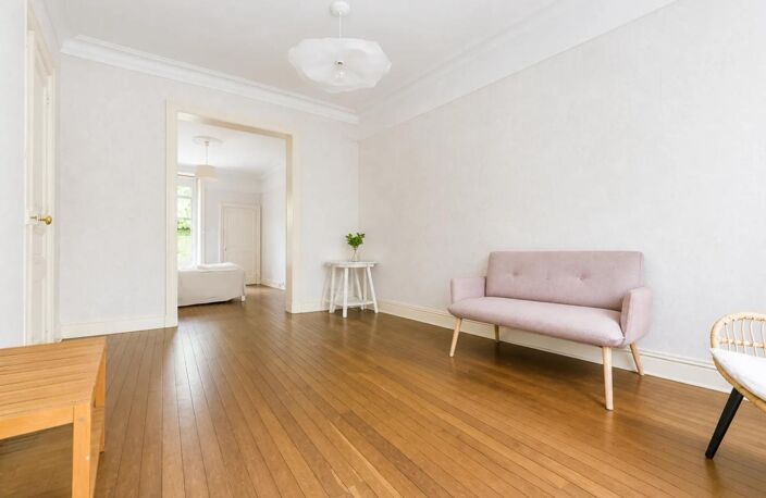 Appartement 2 pièces de 49 m² à Nantes quartier Talensac avec cour arborée — photo 2