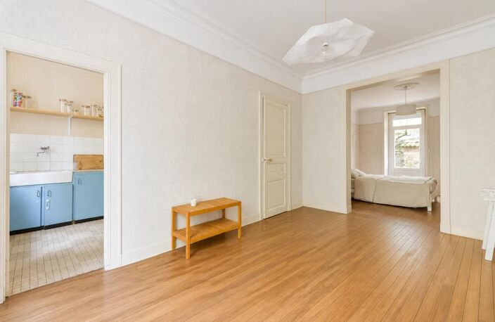 Appartement 2 pièces de 49 m² à Nantes quartier Talensac avec cour arborée — photo 4