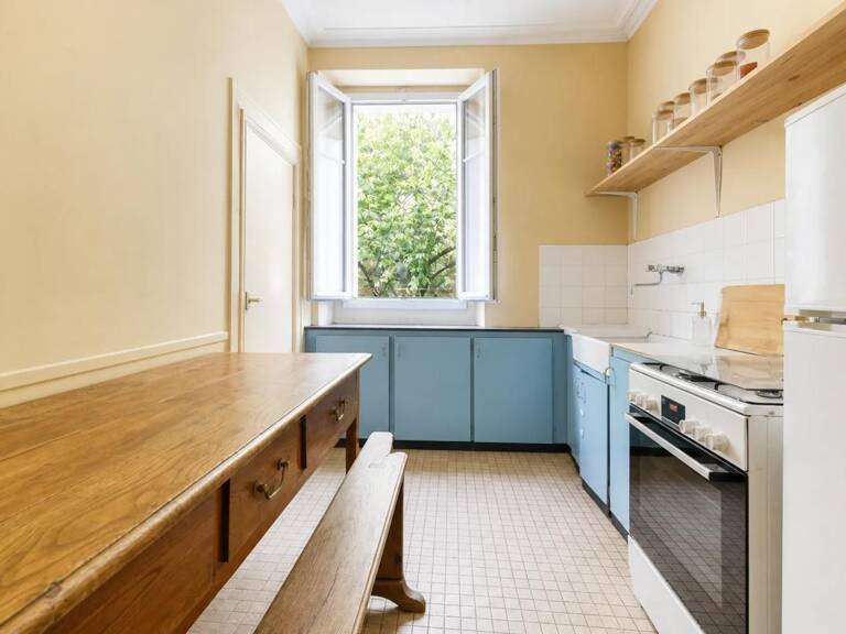 Appartement 2 pièces de 49 m² à Nantes quartier Talensac avec cour arborée — photo 1