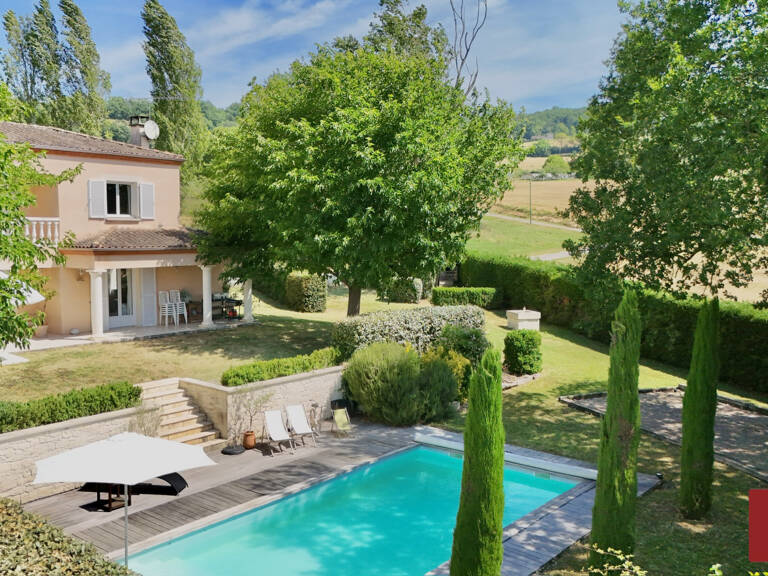 Maison contemporaine avec piscine et jardin — photo 1