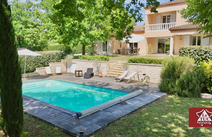 Maison contemporaine avec piscine et jardin — photo 2