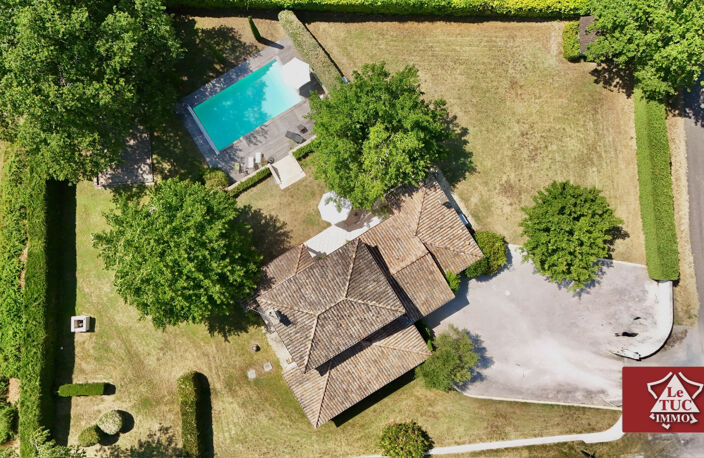 Maison contemporaine avec piscine et jardin — photo 4