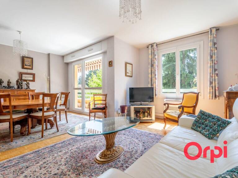 ** Résidence Les Clots-T5 traversant de 111,50 m² avec garage box fermé et parking ** — photo 1
