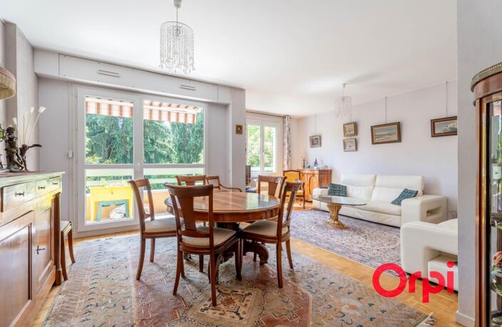 ** Résidence Les Clots-T5 traversant de 111,50 m² avec garage box fermé et parking ** — photo 4