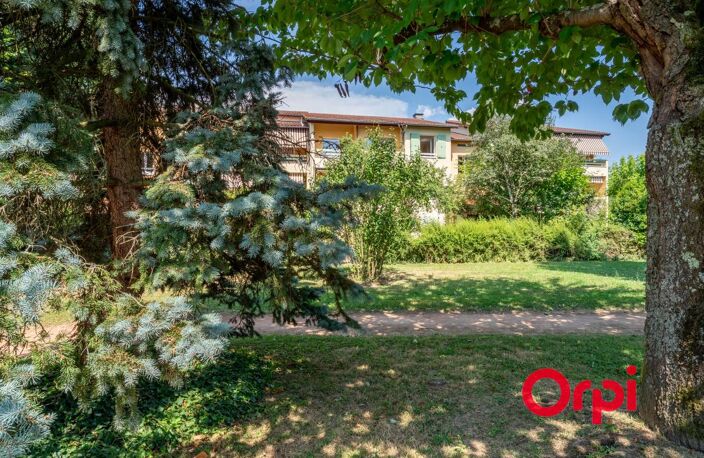 ** Résidence Les Clots-T5 traversant de 111,50 m² avec garage box fermé et parking ** — photo 5