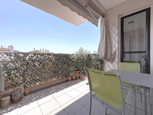 Appartement À Vendre — photo du bien