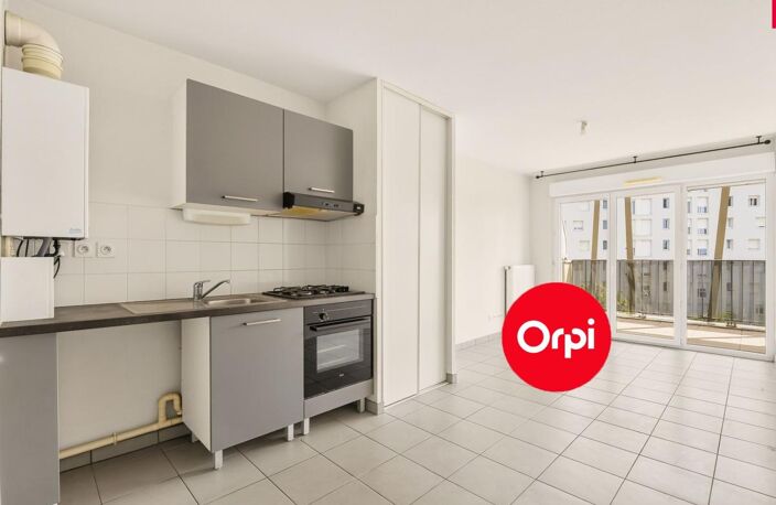 Appartement À Vendre - Saint Priest - T2 - Centre Ville - 40m2 - garage en sus — photo 3
