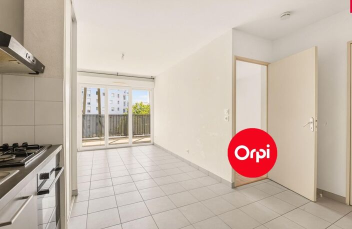 Appartement À Vendre - Saint Priest - T2 - Centre Ville - 40m2 - garage en sus — photo 5