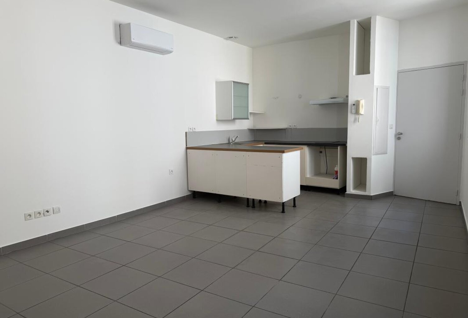 Appartement À Louer — photo 1