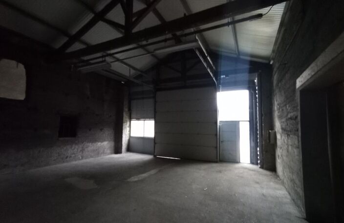 Vaulx en velin Village- Locaux Professionnels, 400m², sur terrain 718m² — photo 2