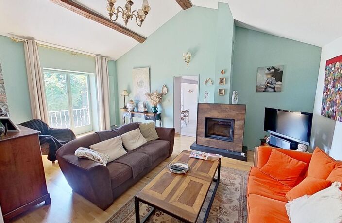 Maison 165 m² + dépendances 114 m² À Vendre À  Lentilly (69210) — photo 4