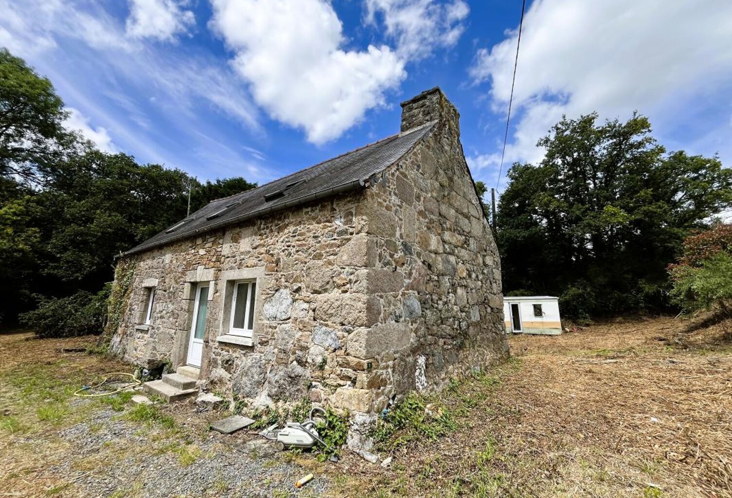Maison en pierre avec 3 747 m² de terrain — photo 1