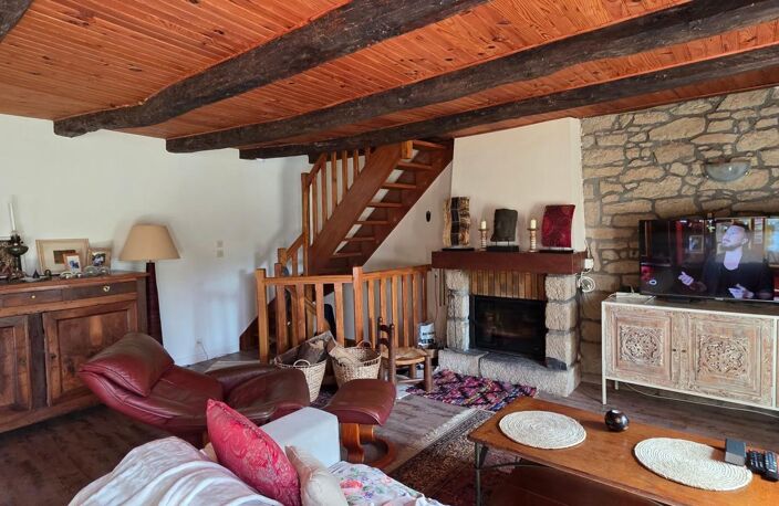Séglien, Charmante maison en pierre avec dépendance – Un havre de paix en pleine nature — photo 3