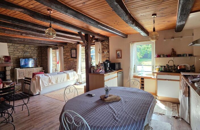 Séglien, Charmante maison en pierre avec dépendance – Un havre de paix en pleine nature — photo 4