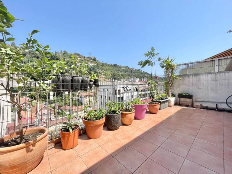 NICE – QUARTIER MADELEINE – DERNIER ÉTAGE AVEC TERRASSE ET GARAGE — photo 1