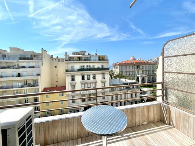 Carré d’Or – Rue de France - Balcon Sud, Aperçu Mer & Parking — photo du bien