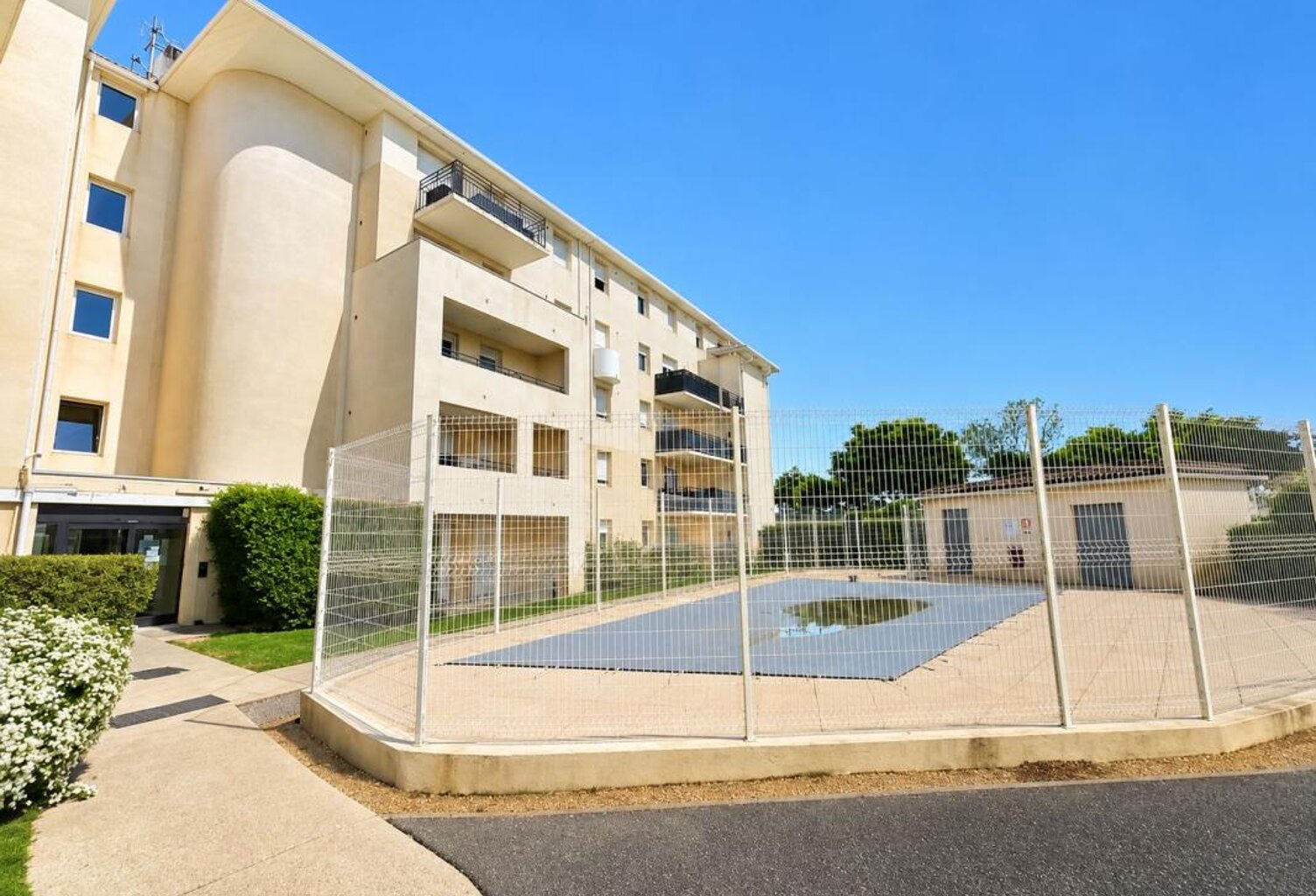 Appartement À Vendre T4 proche remparts — photo 1