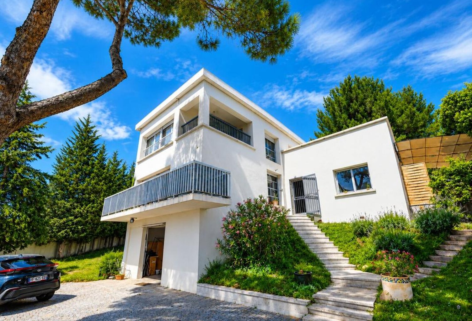 VEDÈNE - Magnifique maison de maitre de 183m² avec grand garage, jardin et piscine — photo 1