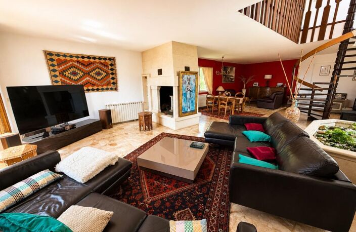 VEDÈNE - Magnifique maison de maitre de 183m² avec grand garage, jardin et piscine — photo 4