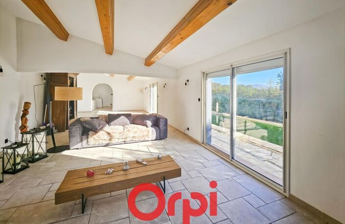 À Vendre maison T4/5, piscine et dépendance, au calme — photo 4
