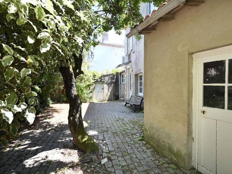 COEUR DE ST MARTIN - Maison de charme à rénover avec jardin — photo 1