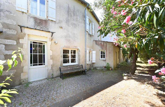 COEUR DE ST MARTIN - Maison de charme à rénover avec jardin — photo 3