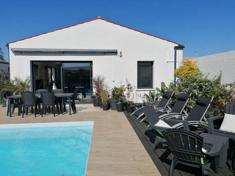 Ensemble immobilier vendu loué avec piscine à 6 mn' à pied du centre d'Aigrefeuille et 20 mm' du centre de La Rochelle et 14 mn' Gare de Surgères ! — photo 1