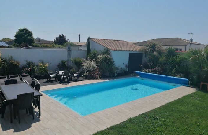 Ensemble immobilier vendu loué avec piscine à 6 mn' à pied du centre d'Aigrefeuille et 20 mm' du centre de La Rochelle et 14 mn' Gare de Surgères ! — photo 2