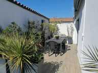 Ensemble immobilier vendu loué avec piscine à 6 mn' à pied du centre d'Aigrefeuille et 20 mm' du centre de La Rochelle et 14 mn' Gare de Surgères ! — photo 3