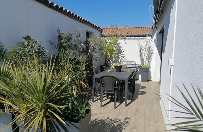 Ensemble immobilier vendu loué avec piscine à 6 mn' à pied du centre d'Aigrefeuille et 20 mm' du centre de La Rochelle et 14 mn' Gare de Surgères ! — photo 3