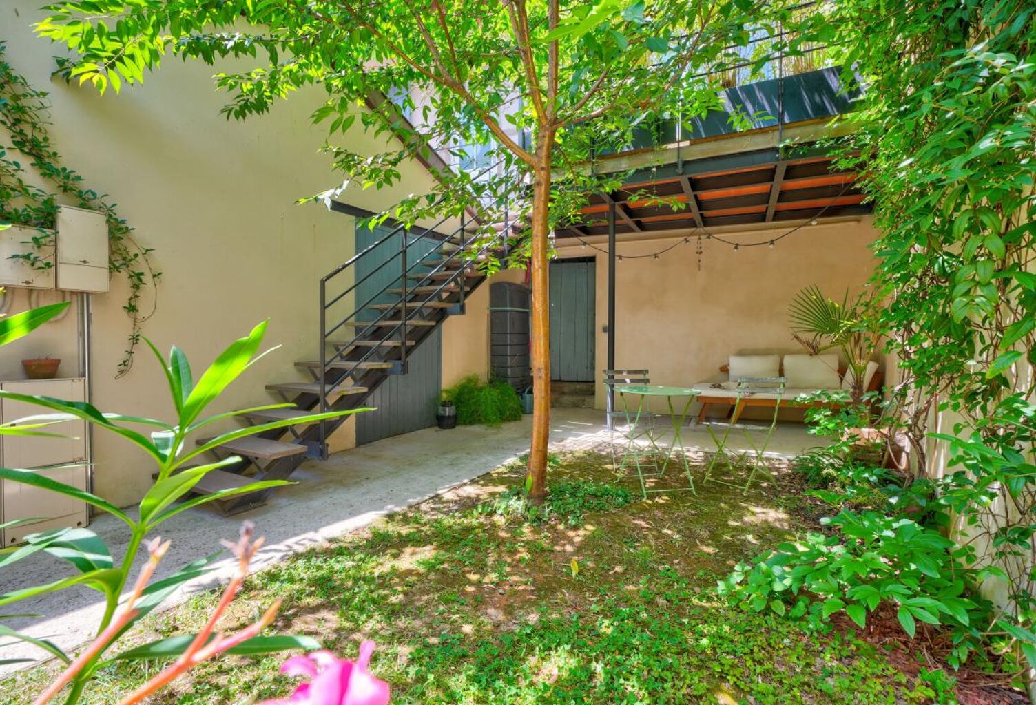 Hyper centre de Vienne : maison avec jardin — photo 1