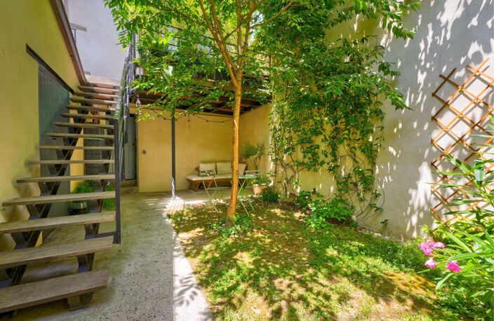 Hyper centre de Vienne : maison avec jardin — photo 2