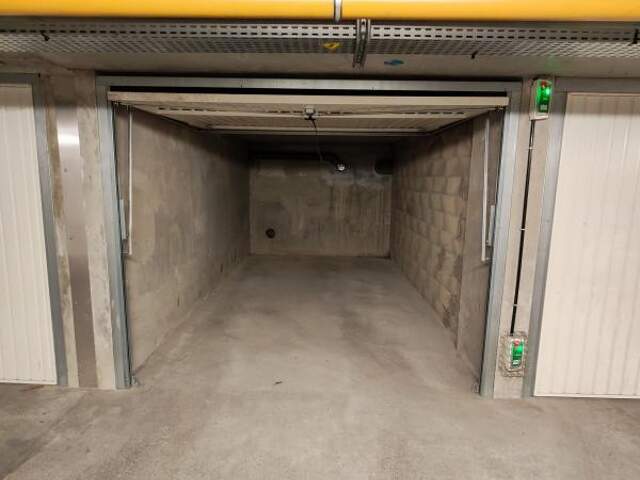 Garage en sous-sol dans copropriété récente — photo du bien