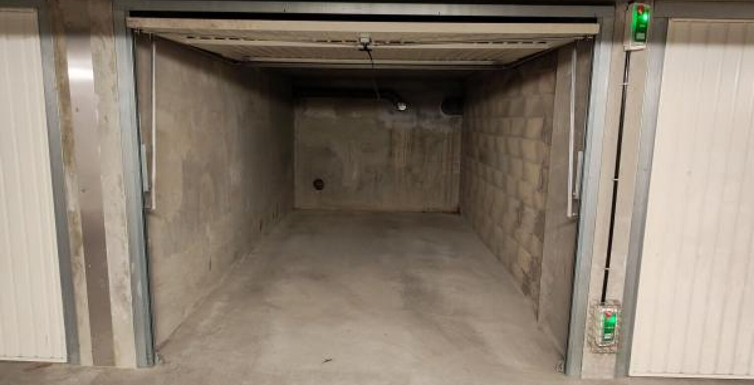 Garage en sous-sol dans copropriété récente — photo 1