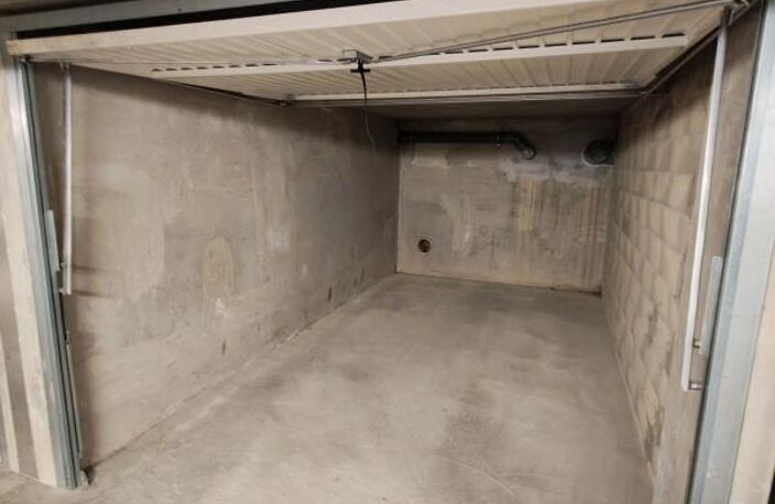 Garage en sous-sol dans copropriété récente — photo 2