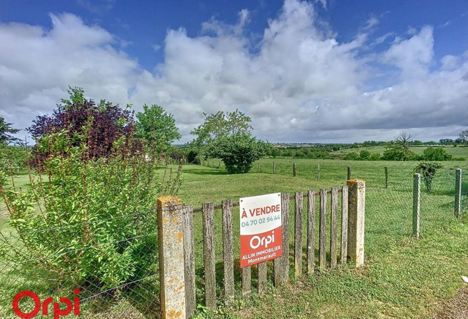 Terrain Saint Bonnet De Four 1049m² — photo 1
