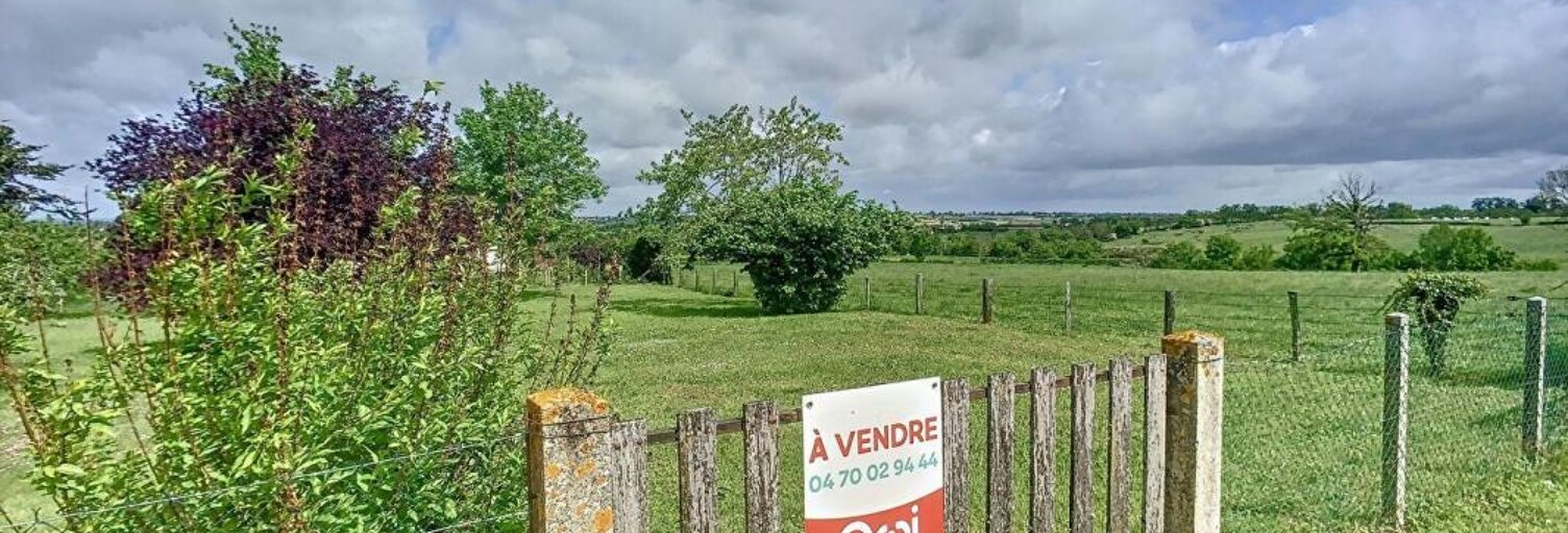 Terrain  1049 m² à vendre à Saint-Bonnet-de-Four (03390)