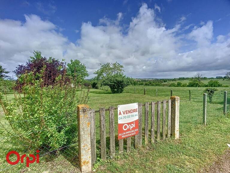 Terrain Saint Bonnet De Four 1049m² — photo 1