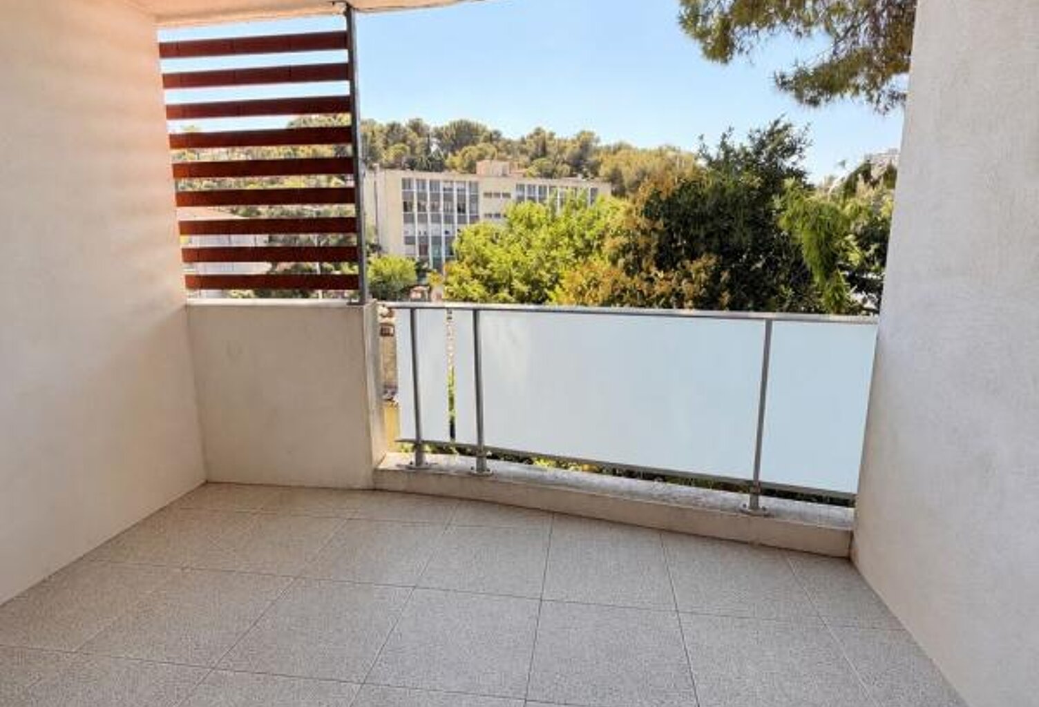 Appartement À Vendre Studio 34 m² terrasse et 2 parkings — photo 1