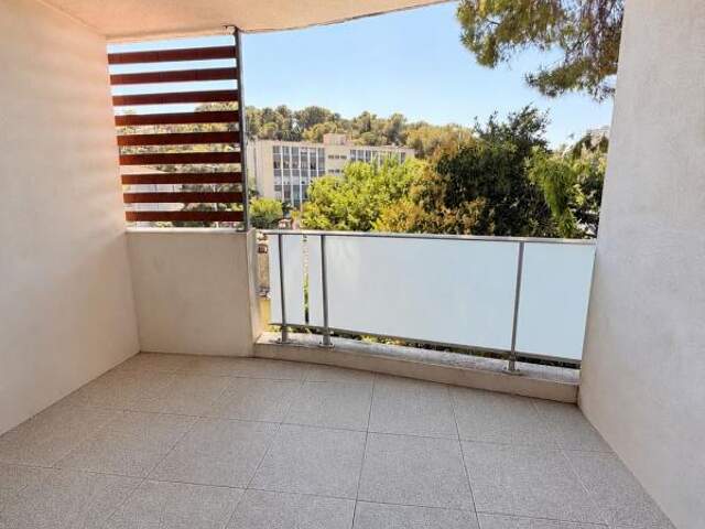 Appartement À Vendre Studio 34 m² terrasse et 2 parkings — photo du bien