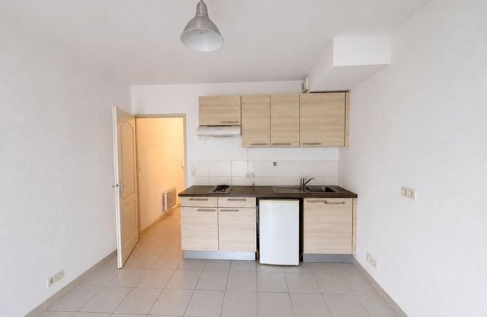 Appartement À Vendre Studio 34 m² terrasse et 2 parkings — photo 2