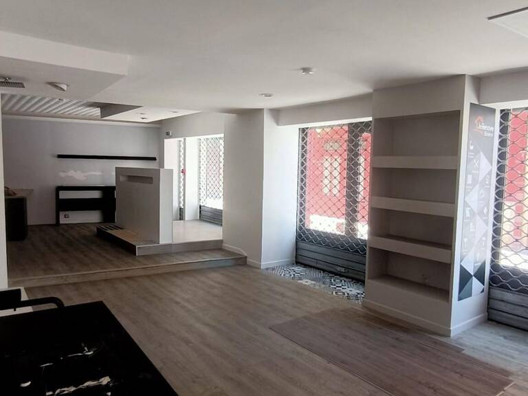 BEZIERS - À louer - locaux de 100 m² — photo 1