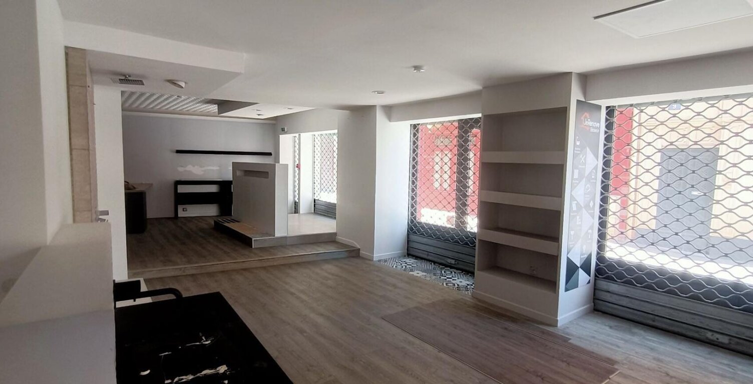 BEZIERS - À louer - locaux de 100 m² — photo 1