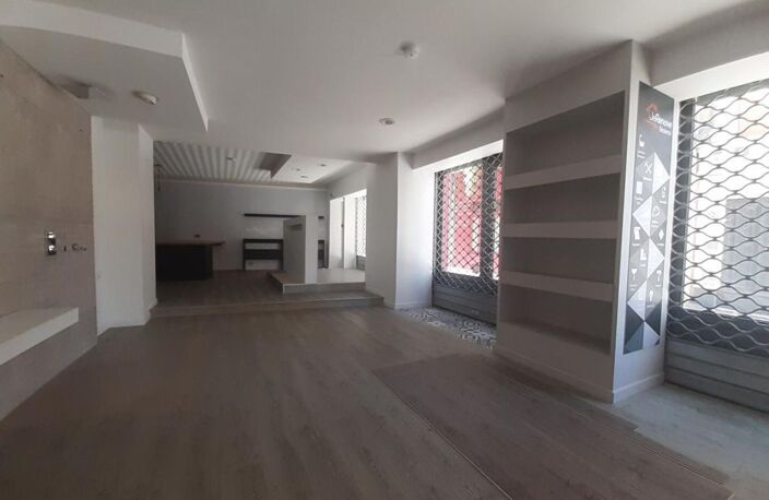 BEZIERS - À louer - locaux de 100 m² — photo 2